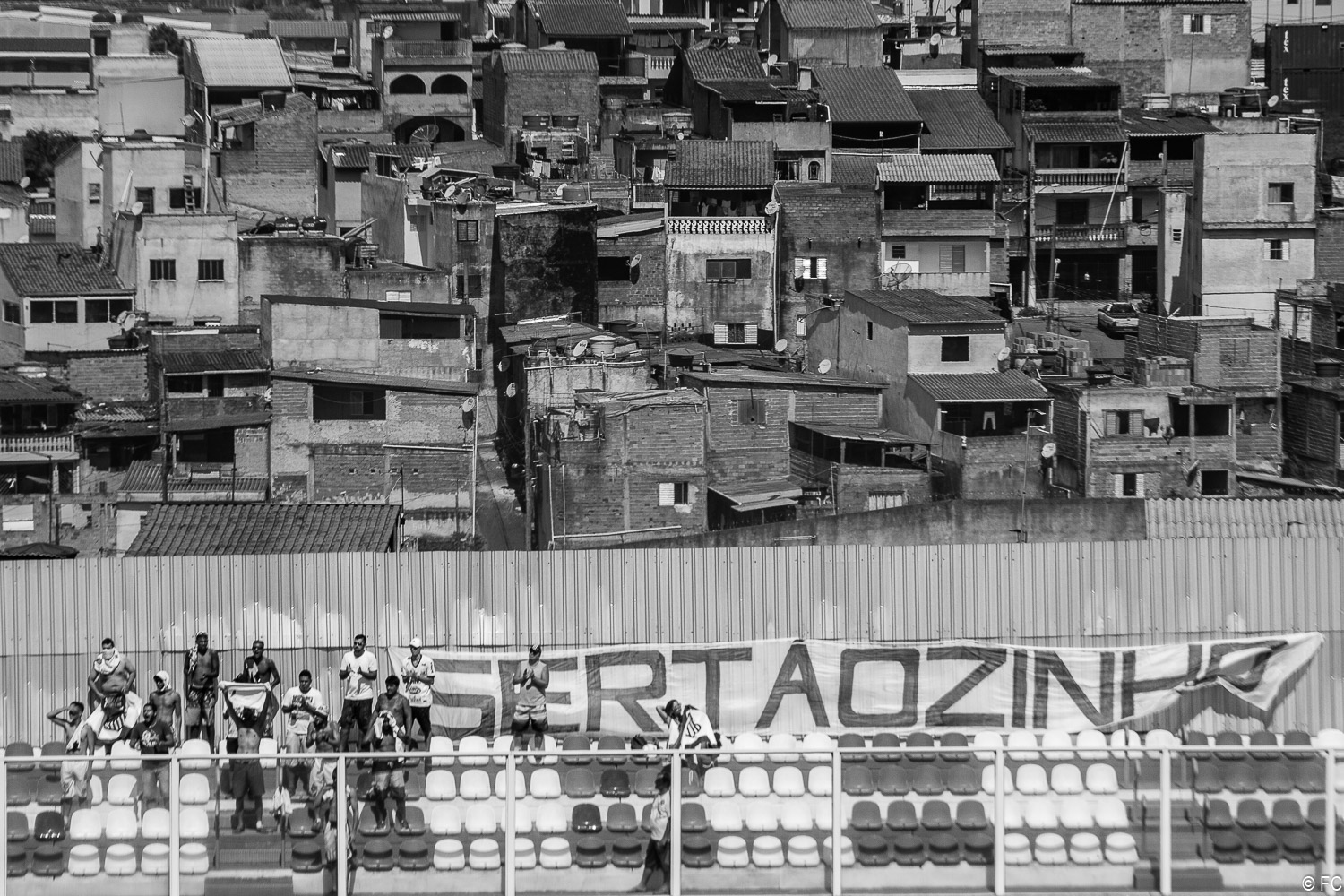 Fotos das torcidas em Água Santa x Sertãozinho